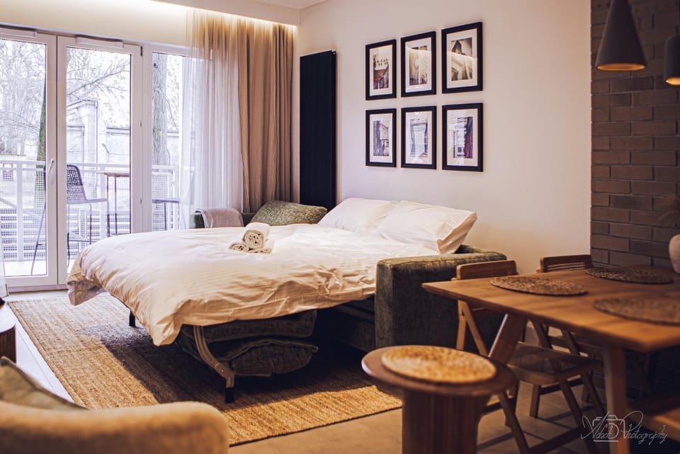 Bed, Living room