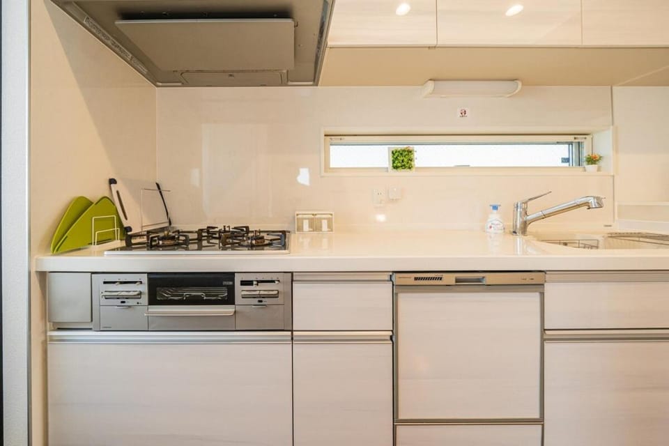 QiQi House Elegance in Sumida Yahiro Skytree Views & High-End Comfort for 6 people House in Japan