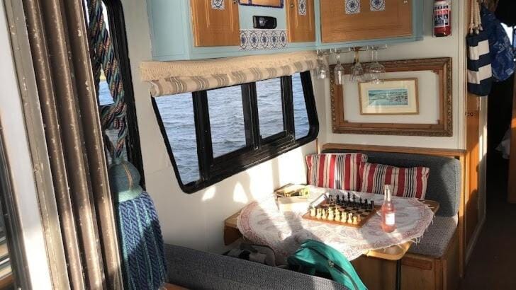 Living room, Seating area, Dining area, bunk bed