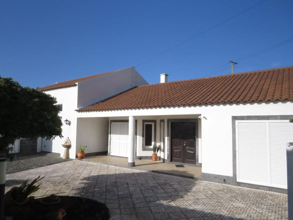 Property building, Facade/entrance, Off site