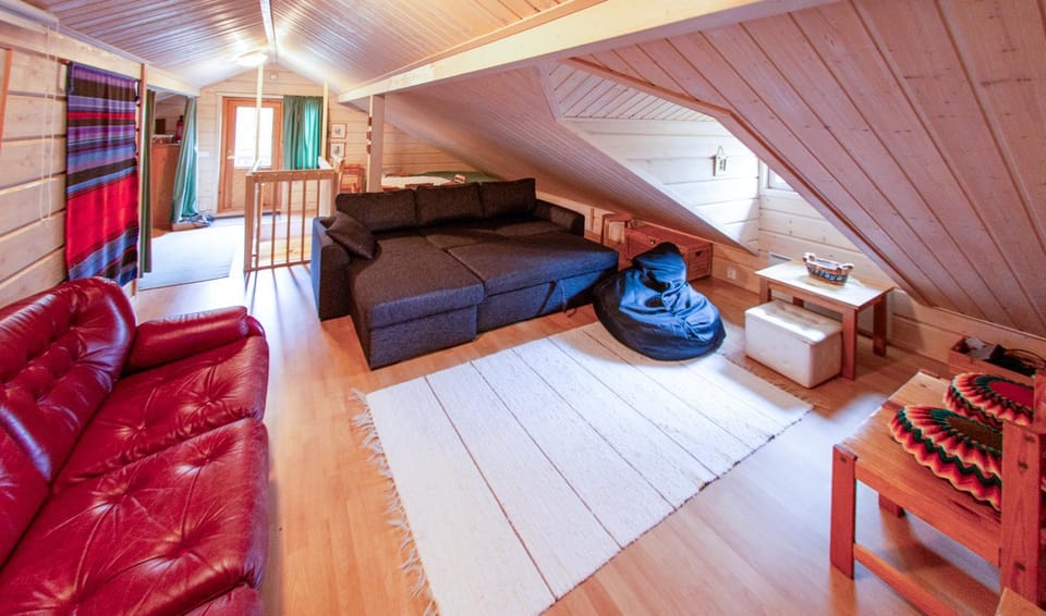Bed, Seating area