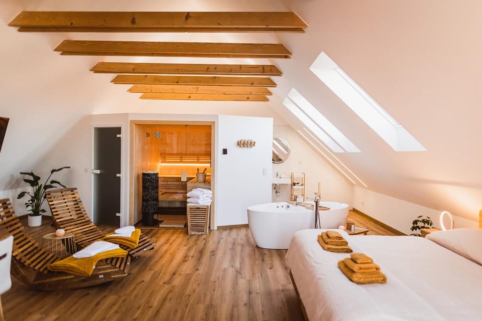 Bed, Sauna, Living room, Photo of the whole room, Seating area, Bedroom, towels