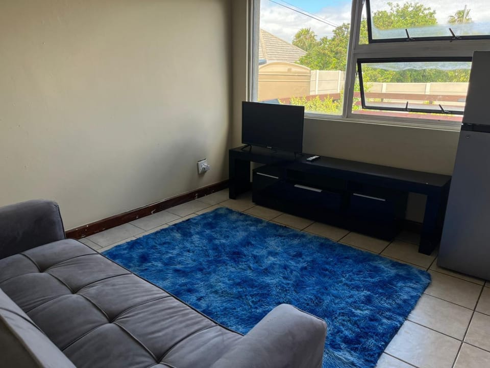Cute Tranquil Pool Side Apartment Apartment in Cape Town