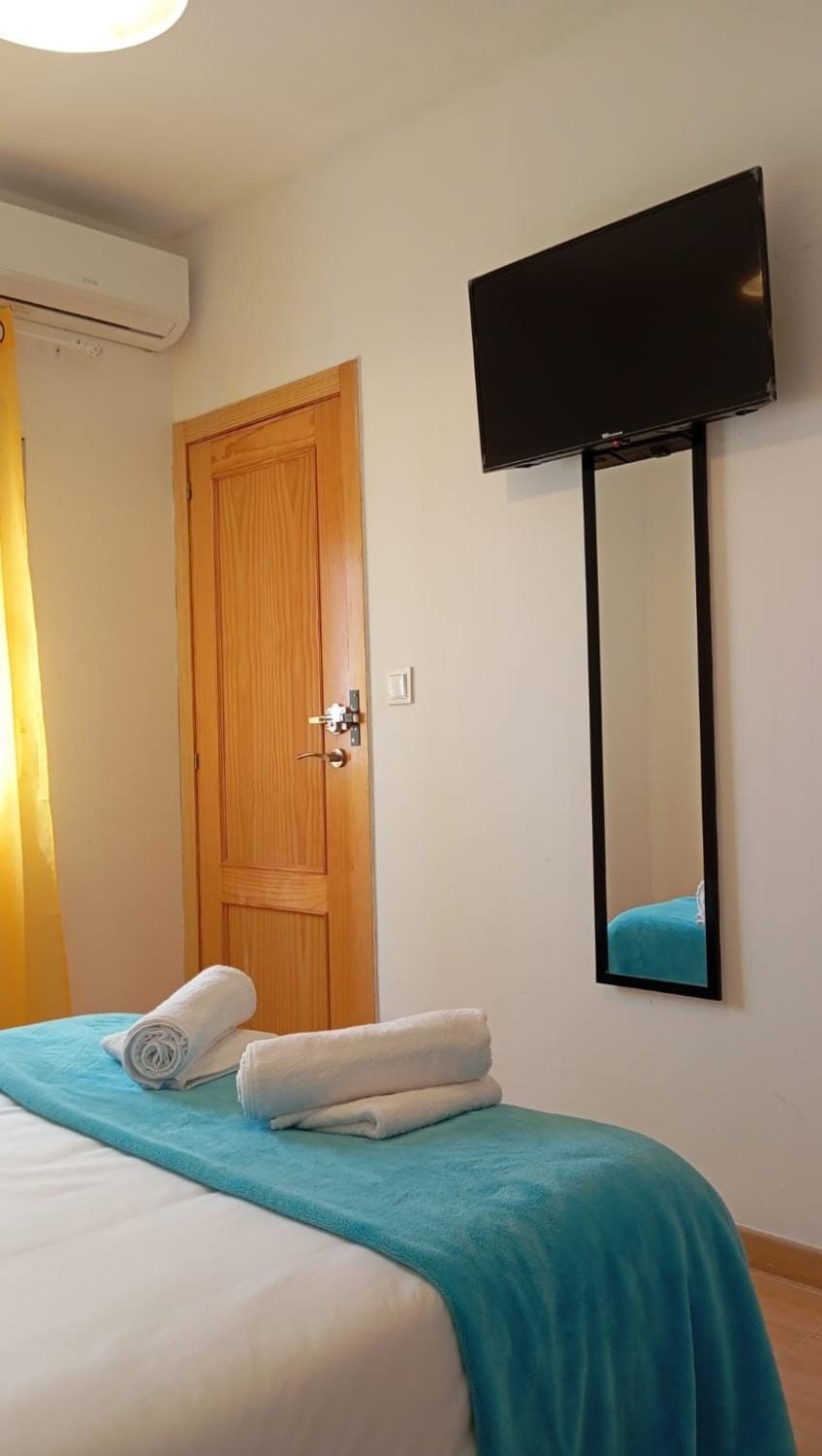 Habitaciones con baños privados a 10 minutos de la Catedral en zona de aparcamientos gratis Vacation rental in Andalusia