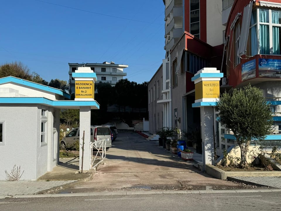 Property building, Neighbourhood, Parking