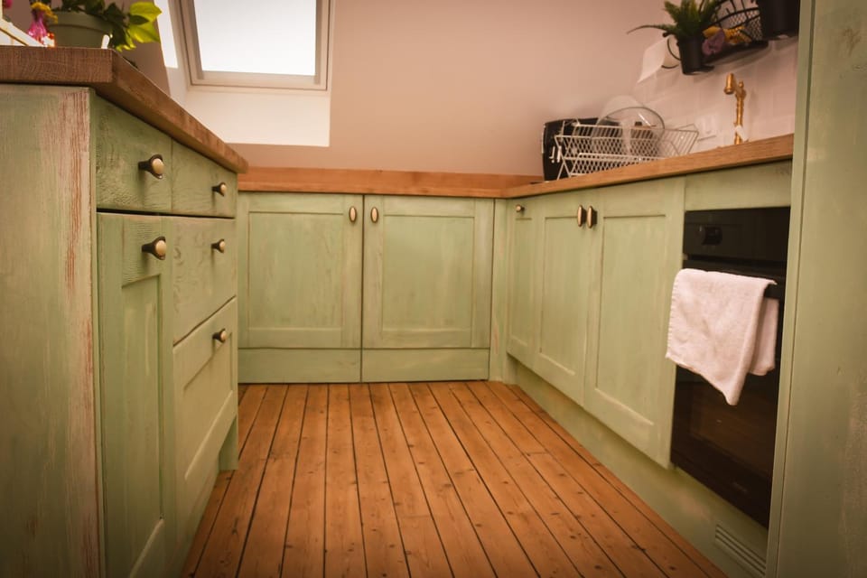 Kitchen or kitchenette, kitchen