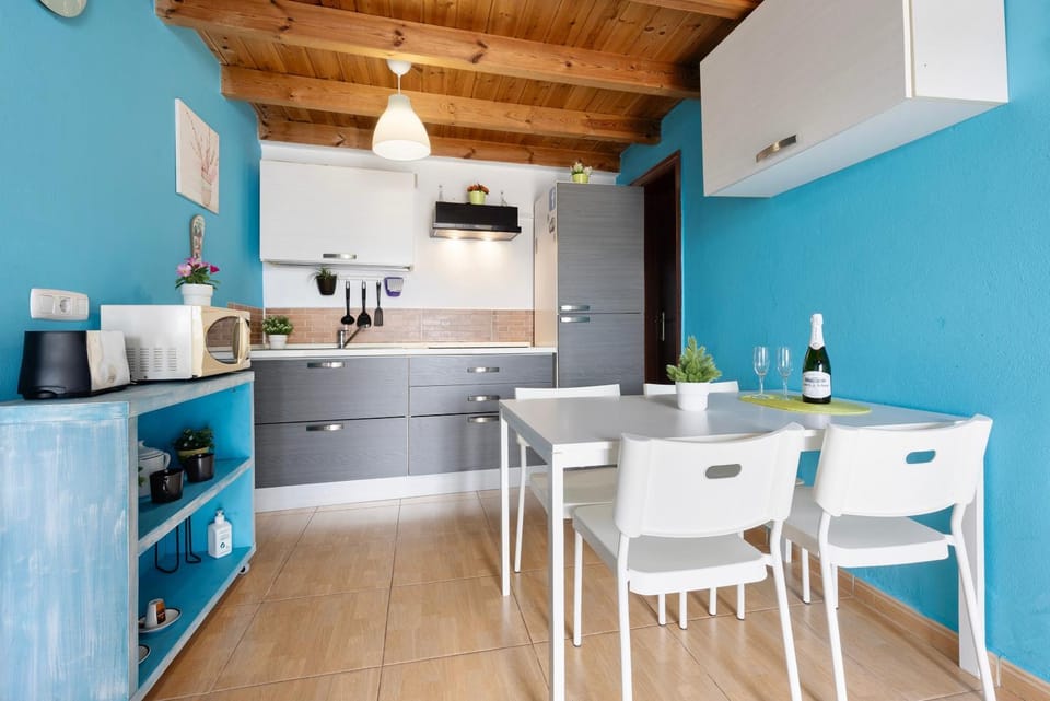 Property building, Kitchen or kitchenette, Living room