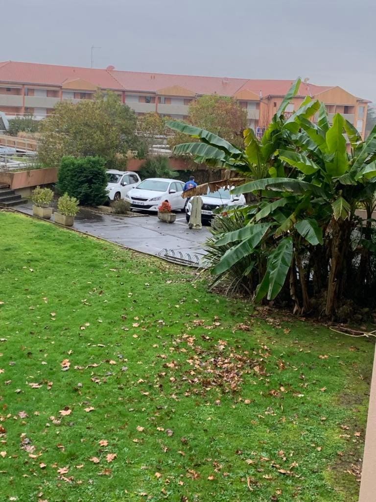 Très jolie studio à louer avec sa belle terrasse de 4m2 idéalement situé dans un hôtel thermale Apartment in Dax