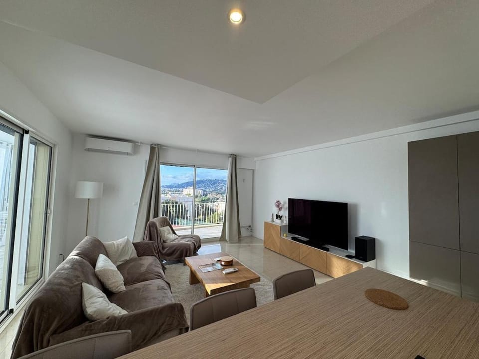 La Roseraie - Apt Standing 4 Prs - Piscine - Parking Apartment in Antibes