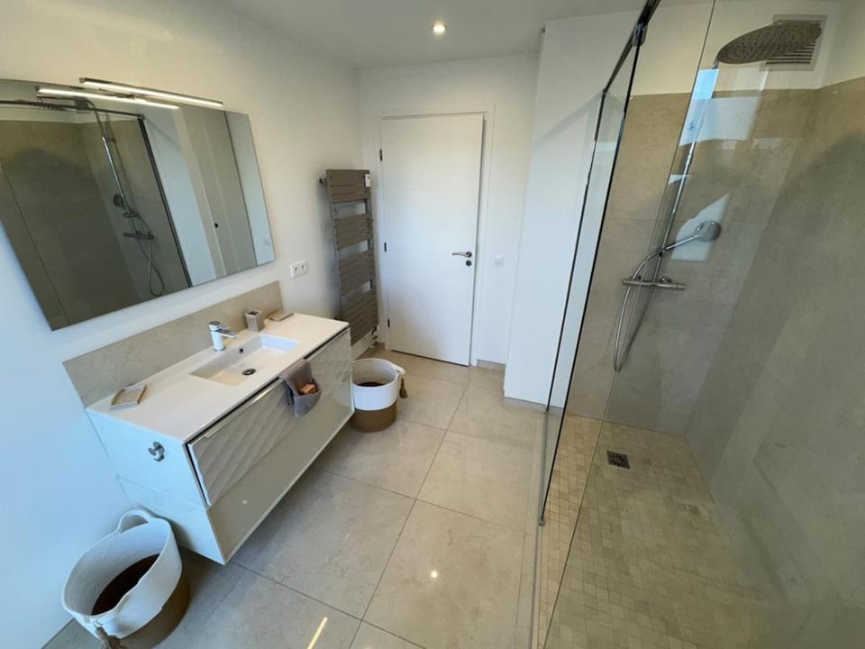 La Roseraie - Apt Standing 4 Prs - Piscine - Parking Apartment in Antibes