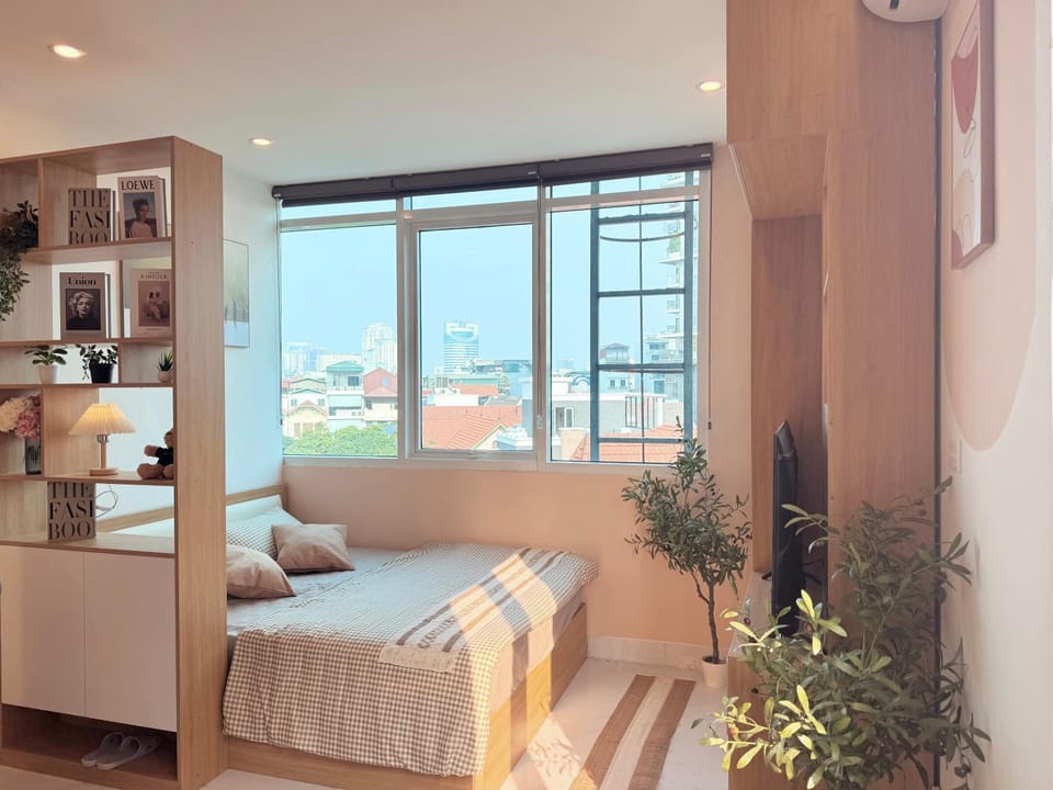 Bed, Living room, Photo of the whole room, Seating area, Bedroom