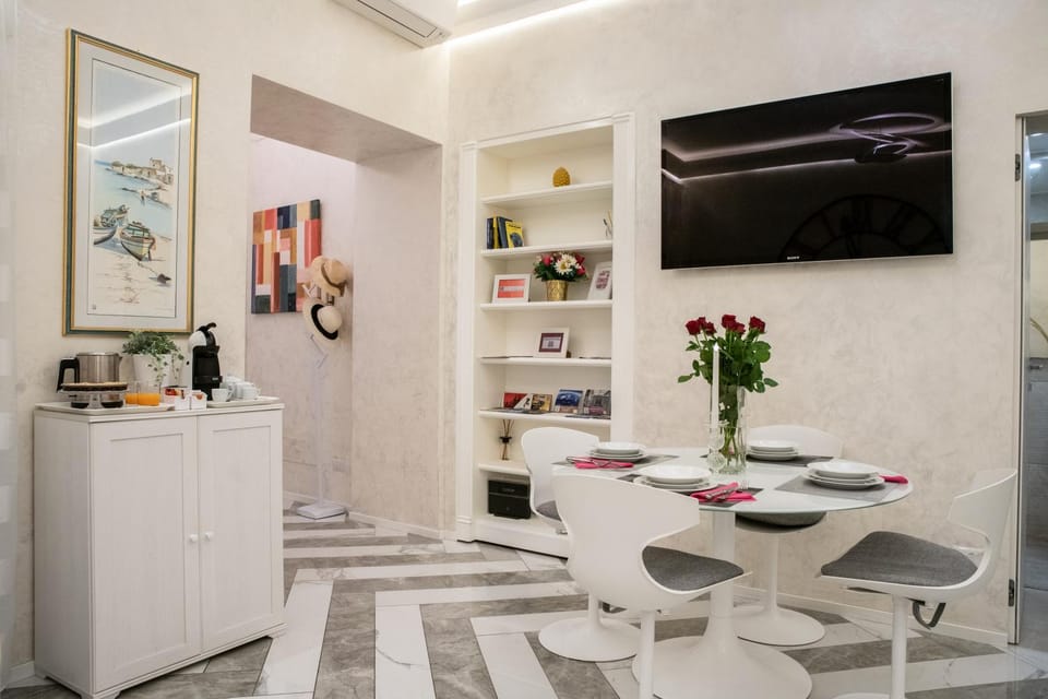 TV and multimedia, Coffee/tea facilities, Floor plan, Dining area
