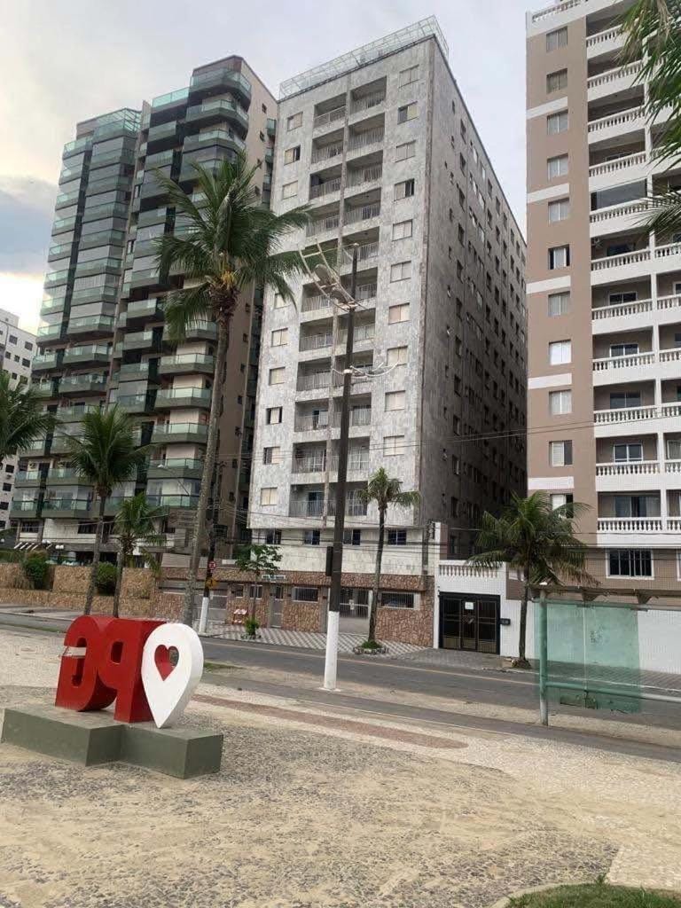 Apto 2 dorm Frente mar Pé na areia Guilhermina Praia Grande Apartment in State of São Paulo