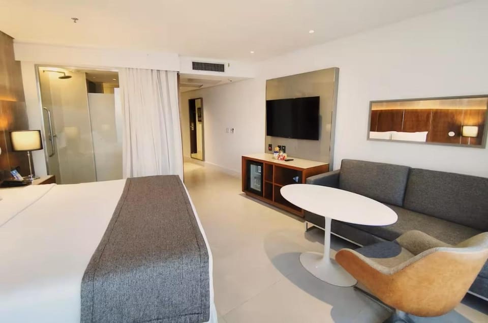 TV and multimedia, Photo of the whole room, Decorative detail, Bedroom, furniture