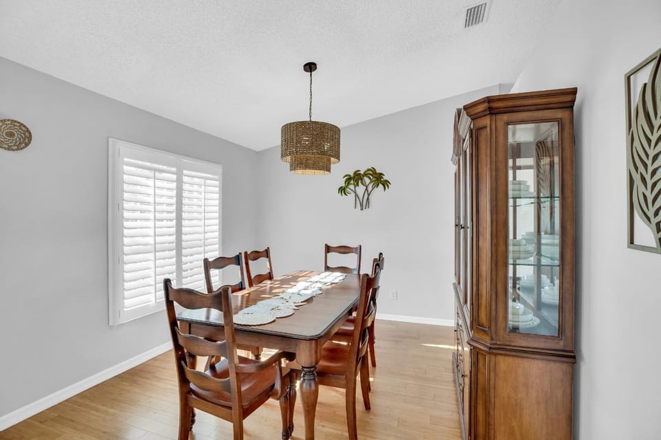 Seating area, Dining area