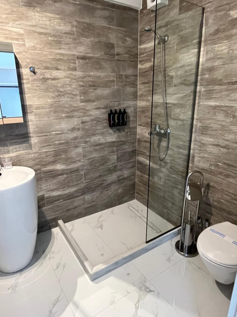 Shower, Toilet