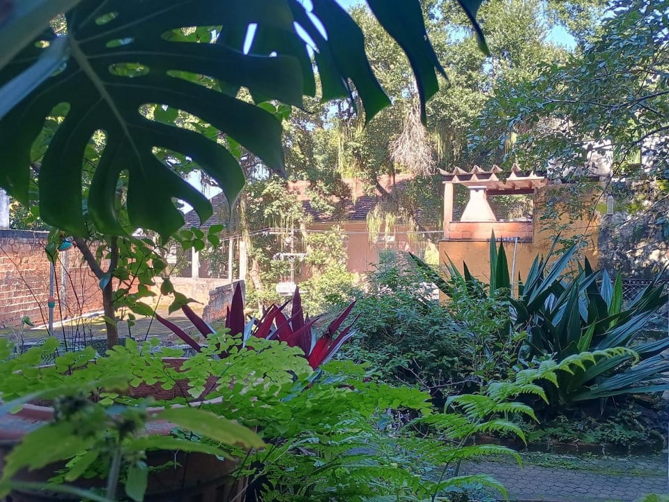 Quiet Old House with Garden in Botafogo House in Santa Teresa