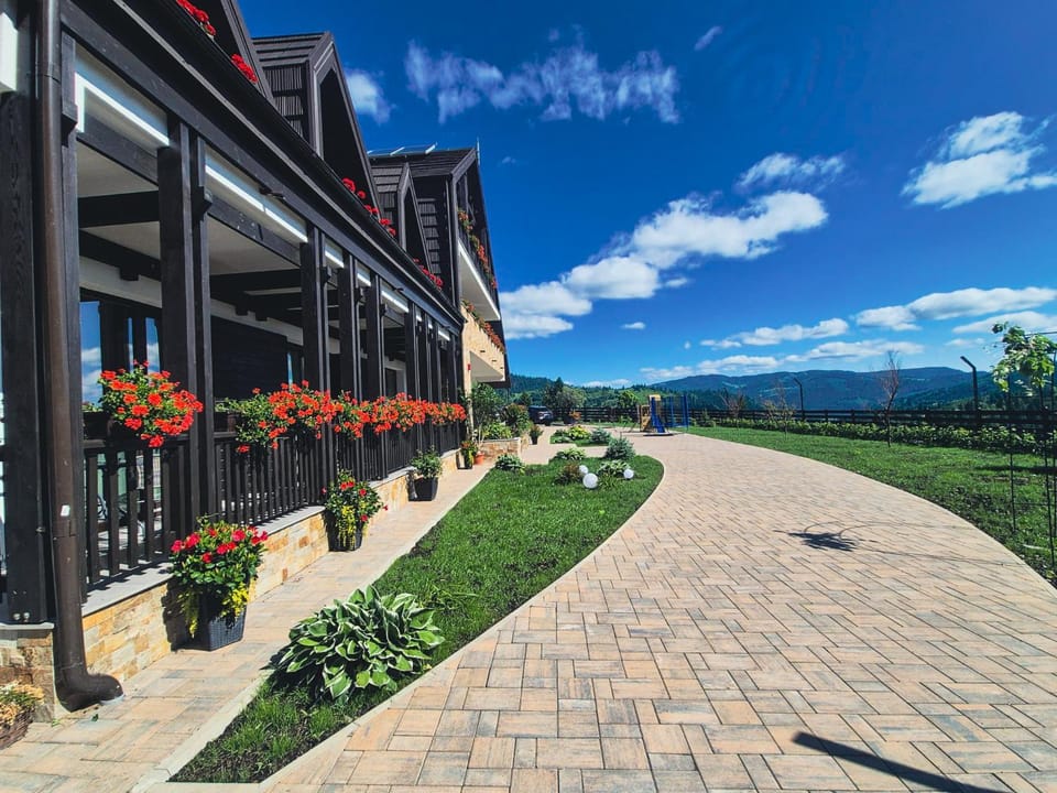 Property building, Day, Natural landscape, Garden, Garden view, Mountain view