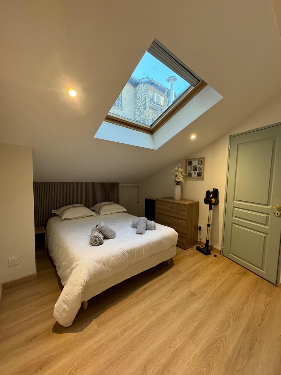 Bed, Photo of the whole room, Bedroom, towels, wardrobe