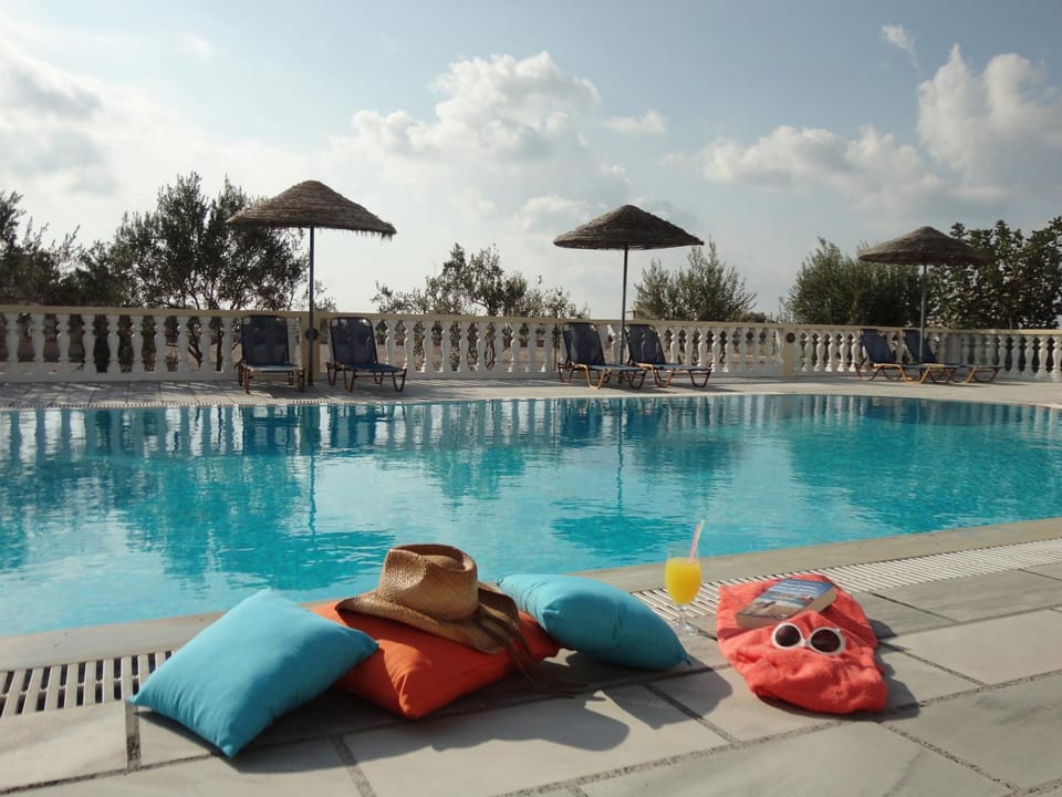 Day, Swimming pool