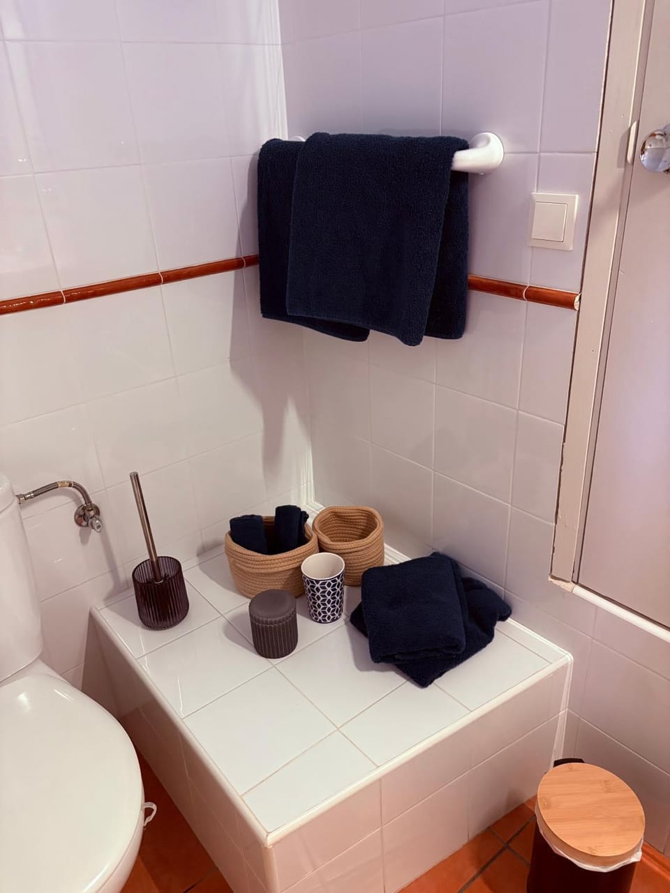 Toilet, Bathroom, towels