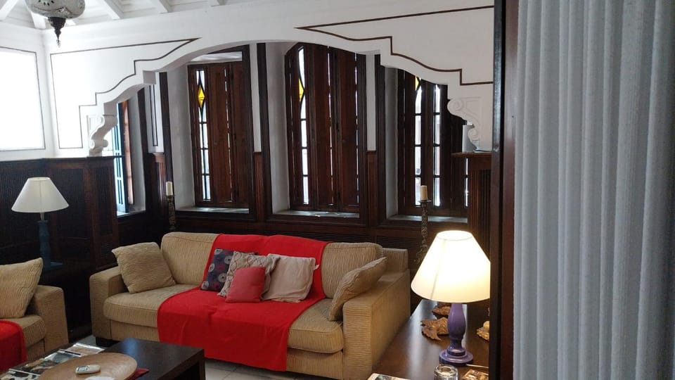 Living room, Decorative detail, Seating area, Area and facilities