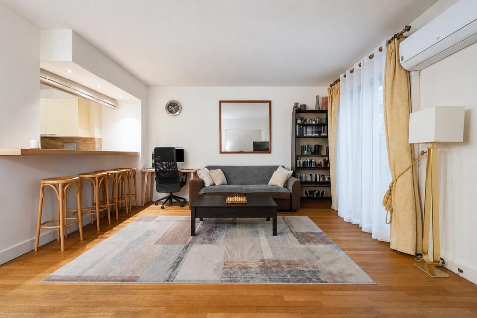 Luxury and Elegance Georges V with AC Apartment in Paris