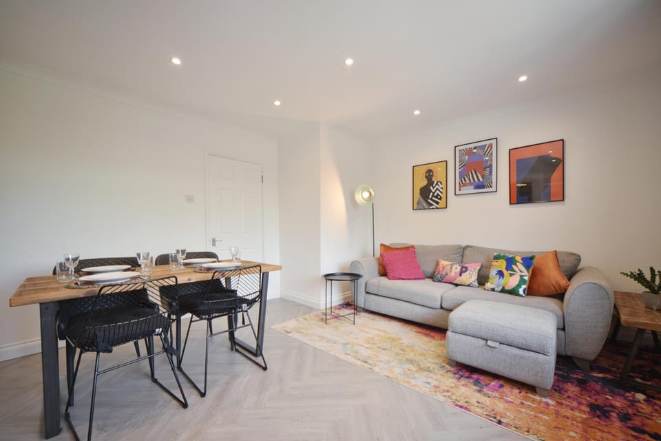 Modern 2 Bed Bromley Apartment Near Town Centre With Parking Apartment in Bromley