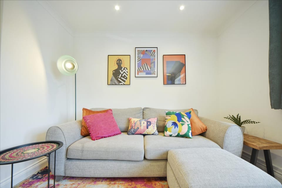 Modern 2 Bed Bromley Apartment Near Town Centre With Parking Apartment in Bromley