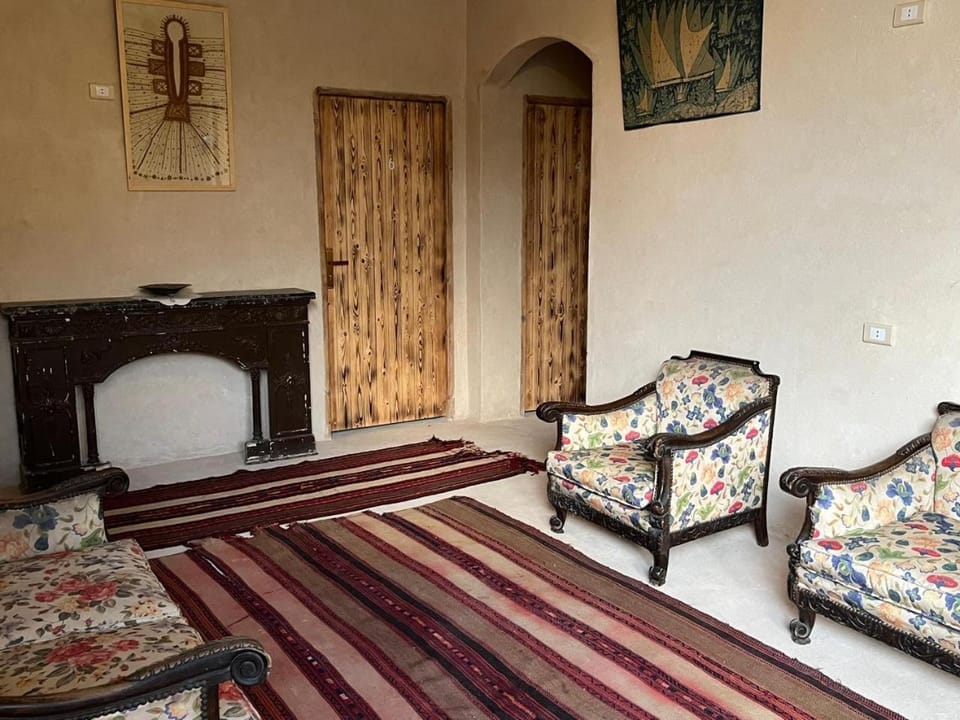 Lounge or bar, Internal: Not applicable to any particular room