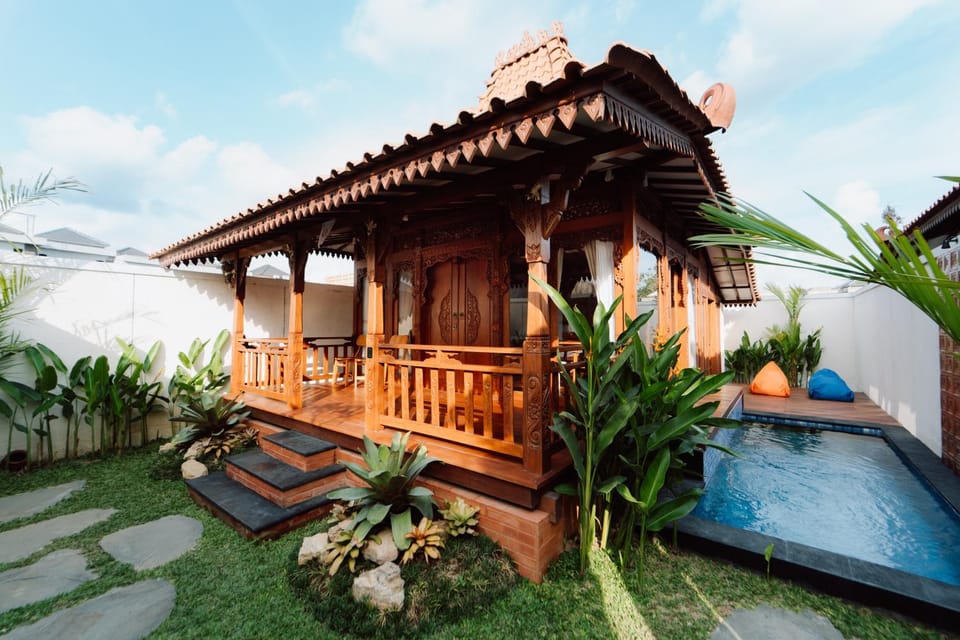 Property building, Patio, Day, Natural landscape, Garden, Garden view, Pool view, Swimming pool, sunbed