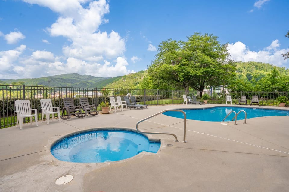 Hot Tub, Swimming pool