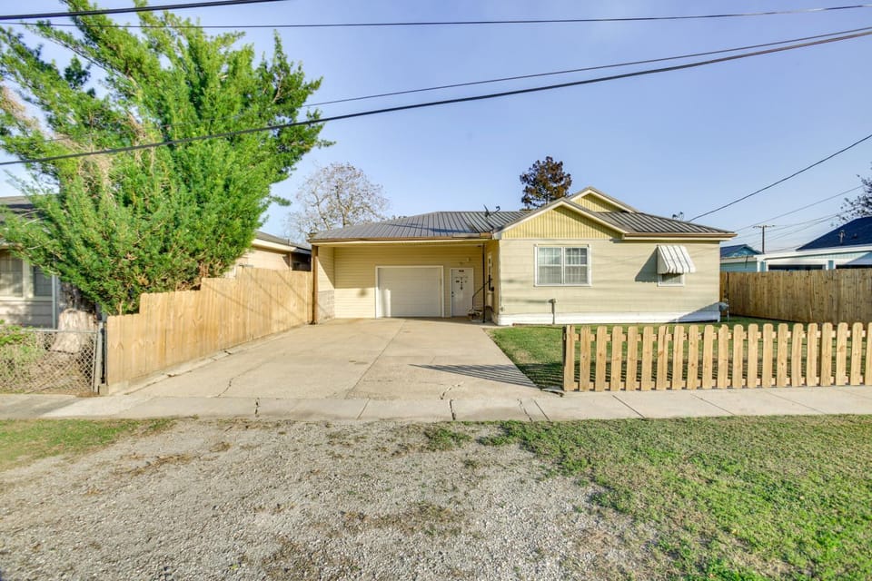 Walk to 1st Street: Family Home in Thibodaux! House in Louisiana