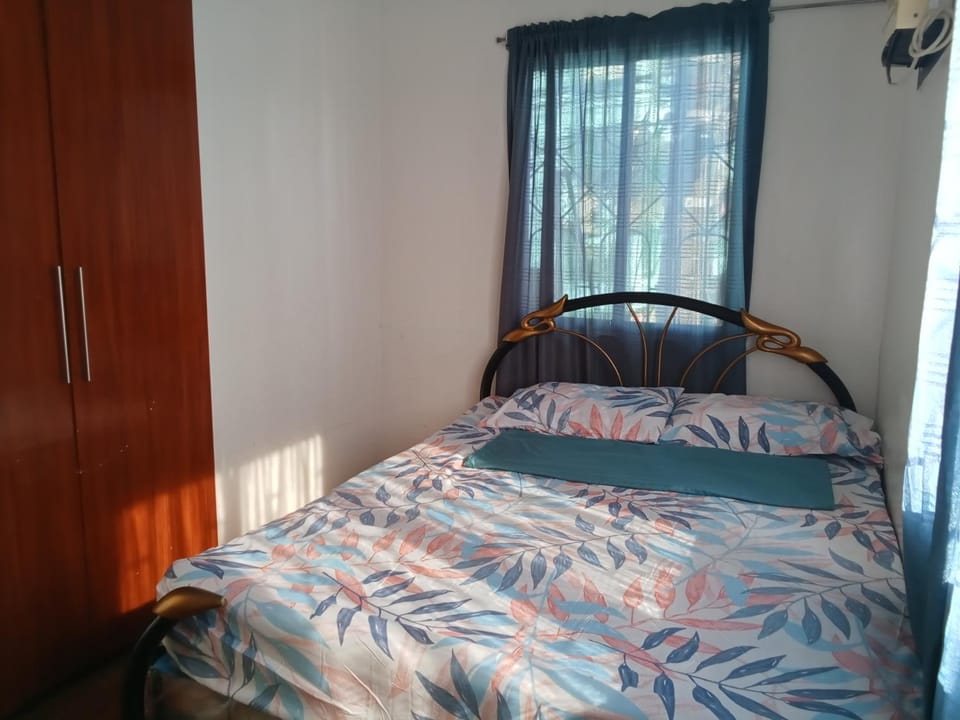 Paras Transient House Bed and Breakfast in Muntinlupa