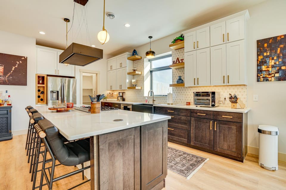 1 Block to Lake City Marina: Condo w/ Rooftop Deck House in Lake Pepin