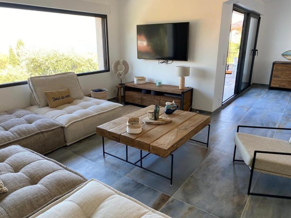 Communal lounge/ TV room, TV and multimedia, Living room