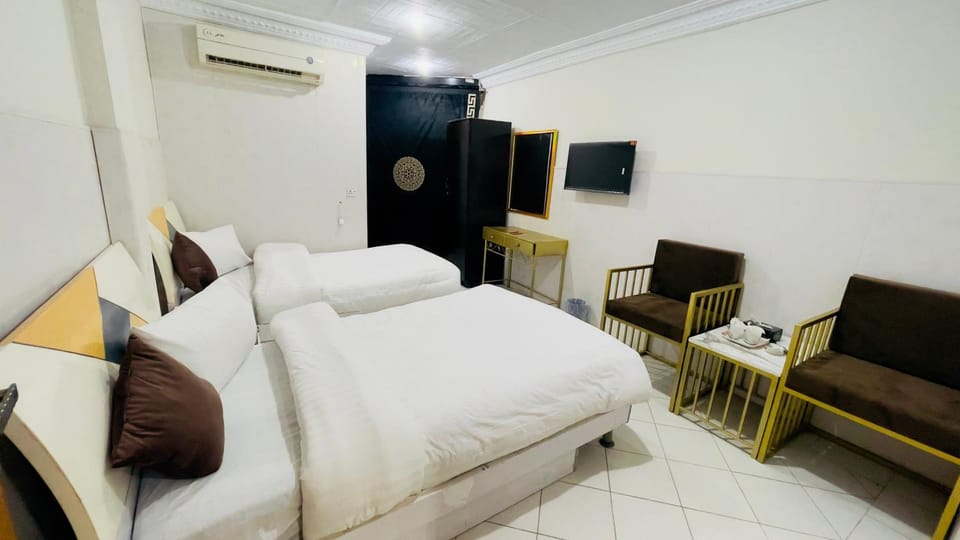 TV and multimedia, Living room, Photo of the whole room, Bedroom, air conditioner