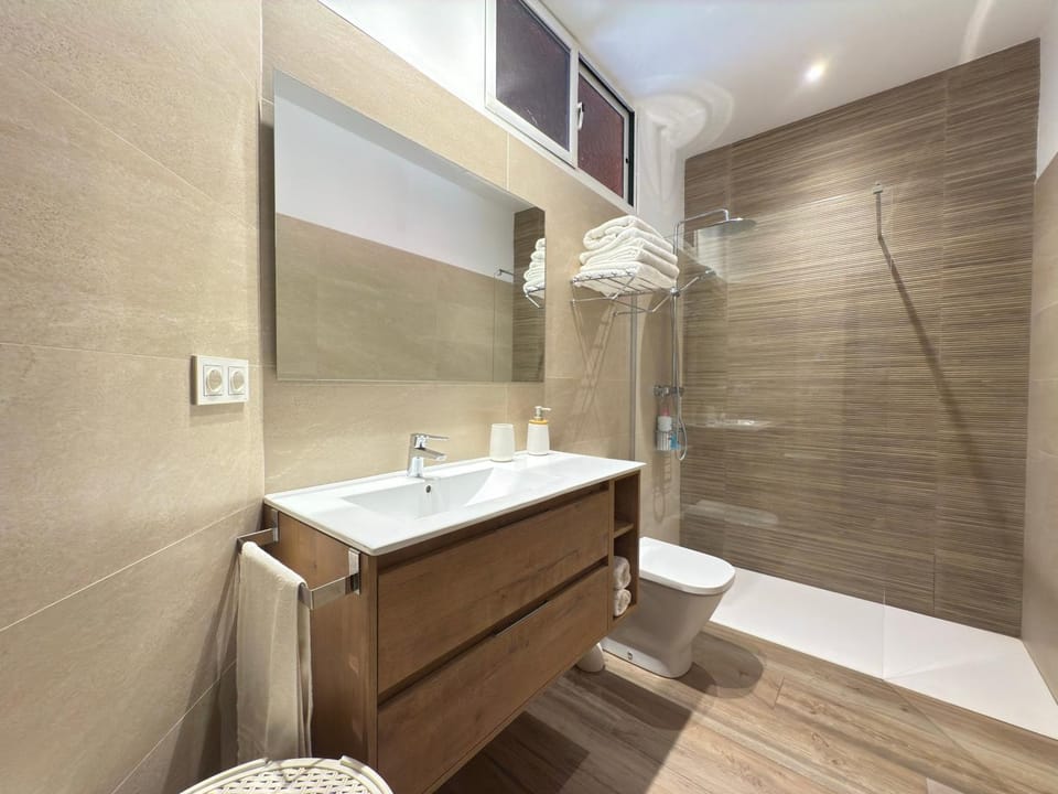 Shower, Bathroom, towels