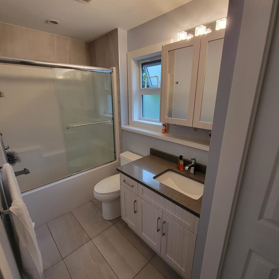 Gladiola Bed & Breakfast Bed and Breakfast in Vancouver Island