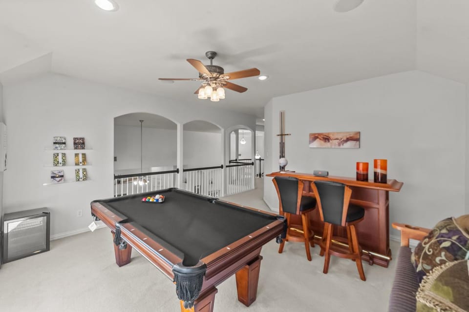 Billiard, Lounge or bar