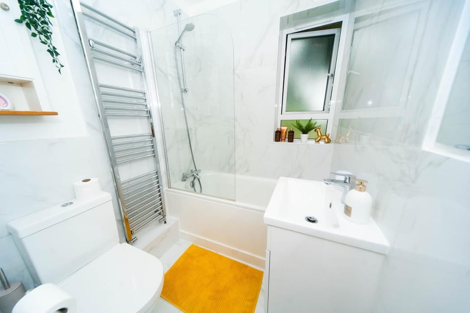 Shower, Toilet, Bathroom, Bath, towels