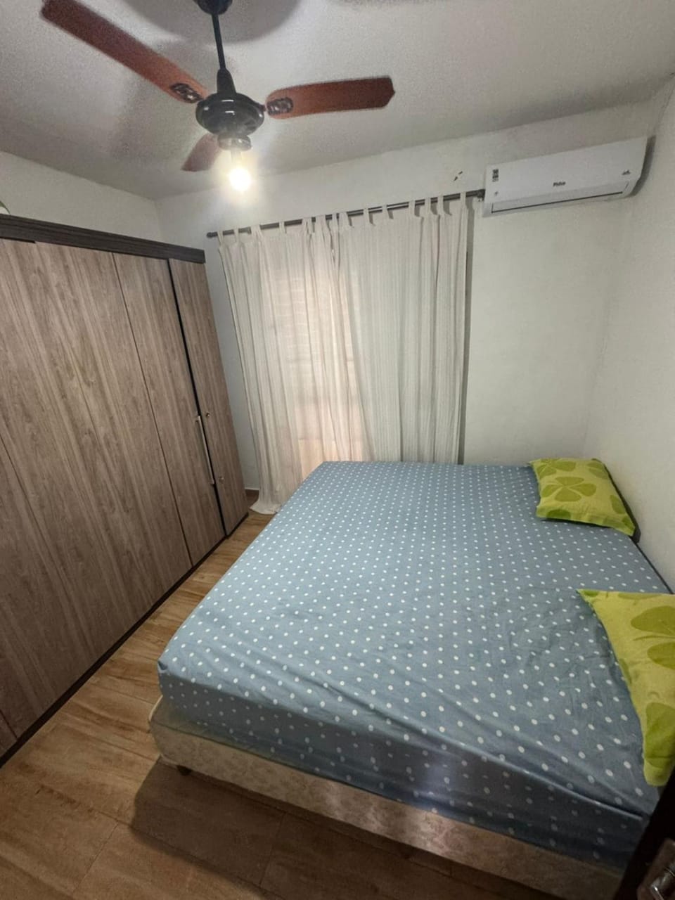 Bed, air conditioner