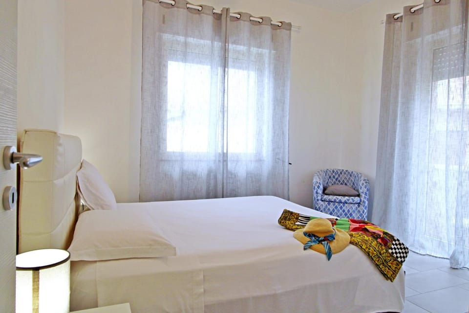 Bedroom, Sea view, Inner courtyard view