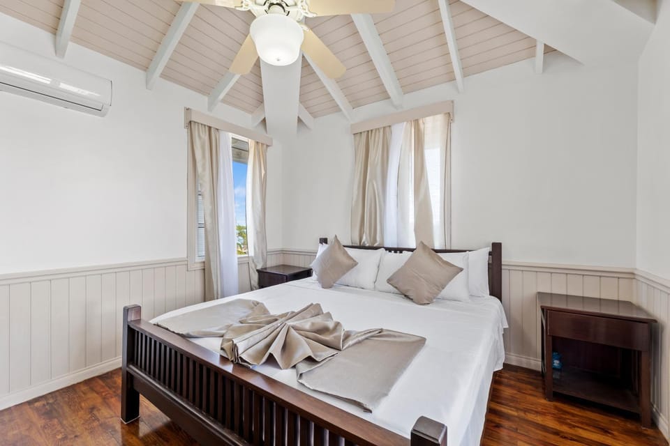 Bed, Photo of the whole room, Bedroom, air conditioner