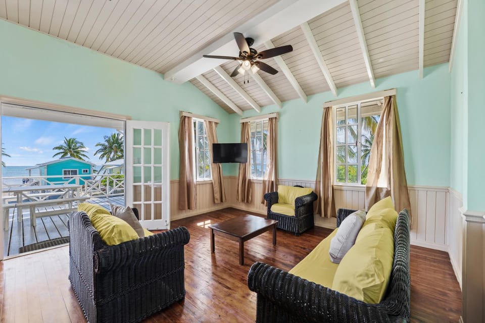 Patio, Communal lounge/ TV room, TV and multimedia, Balcony/Terrace, Living room, Seating area, Evening entertainment