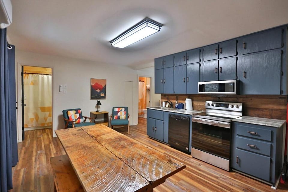 Kitchen or kitchenette, Dining area, dishwasher, oven, stove, toaster