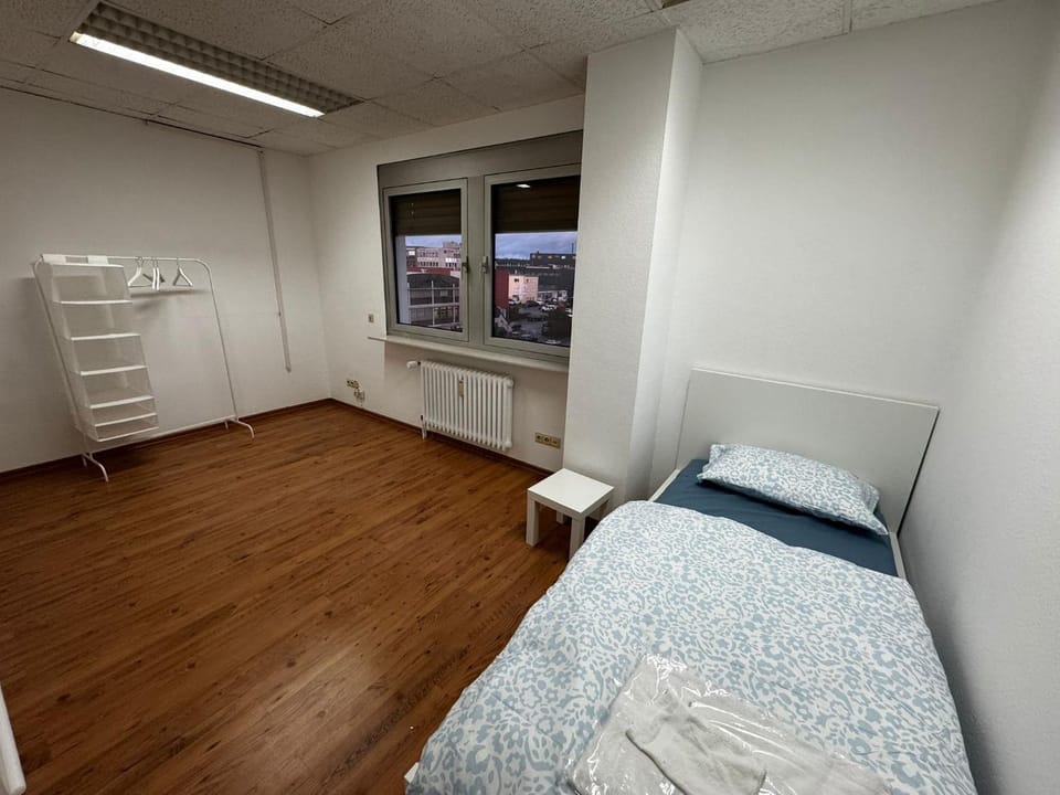 Bed, TV and multimedia, Photo of the whole room, Bedroom, towels