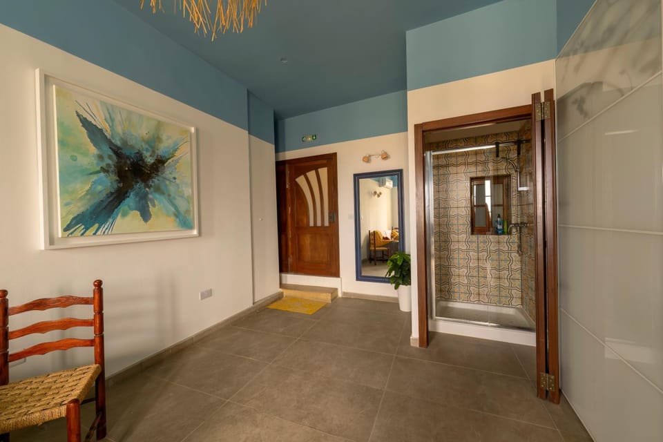 Shower, Living room