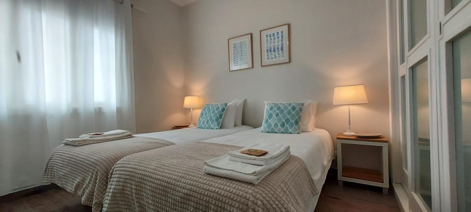 Bed, Photo of the whole room, Bedroom, furniture, towels