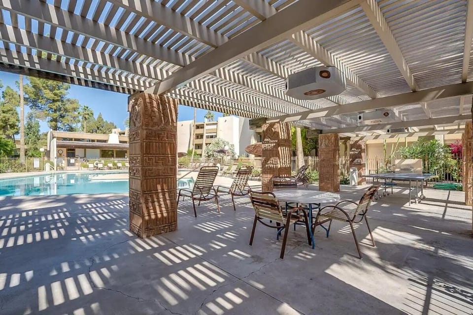 Swimming pool, sunbed